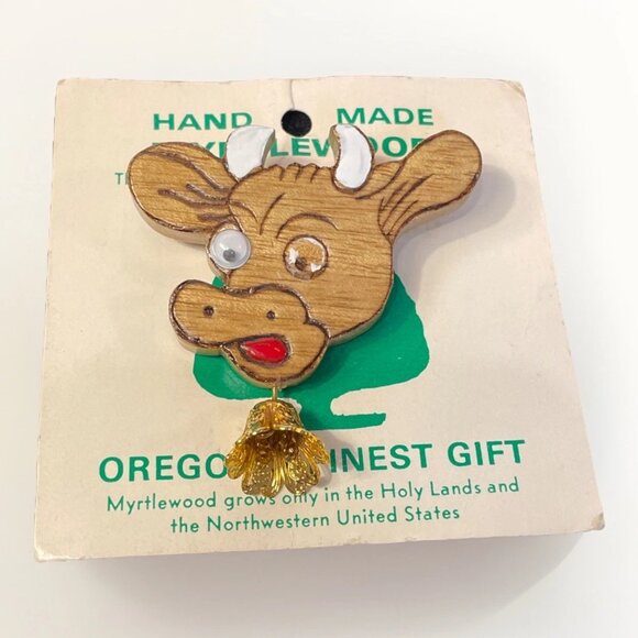 Myrtlewood Brooch Pin Carved Cow Hand Made in Oregon's Finest Gift 1 Googly Eye - Picture 1 of 7